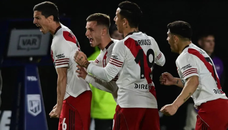 River aguantó con diez y se llevó el triunfo ante Estudiantes antes de la Copa