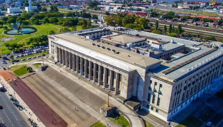 La UBA Restringe Servicios por Falta de Presupuesto Tras el Veto de Milei