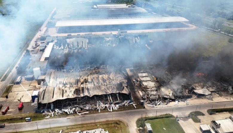 Inician hoy las pericias para determinar el origen del incendio en el Polígono Industrial Spegazzini