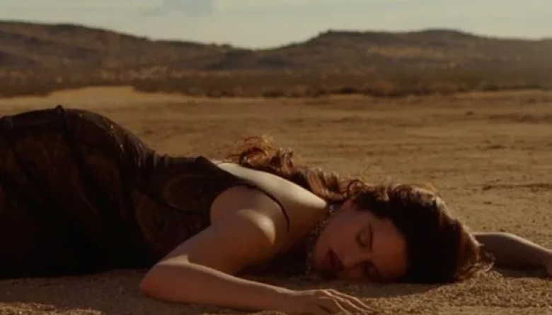 ROSALÍA lanza el videoclip de “Sauvignon Blanc” y consolida el fenómeno global de LUX