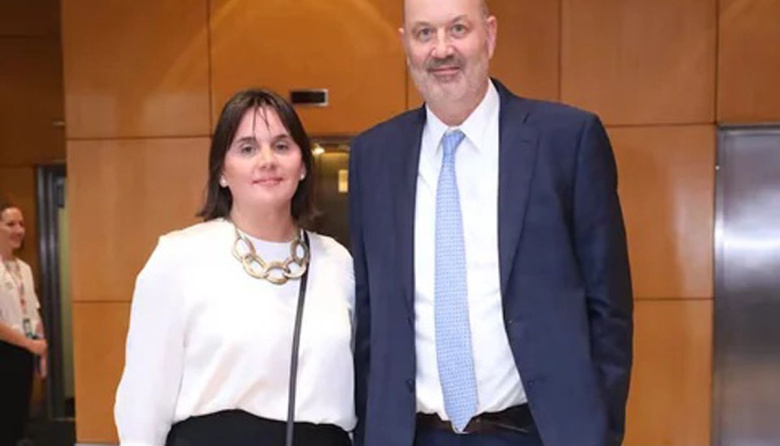 Del ajuste al favor: el ministro «motosierra» que contrató a su mujer por $114 millones