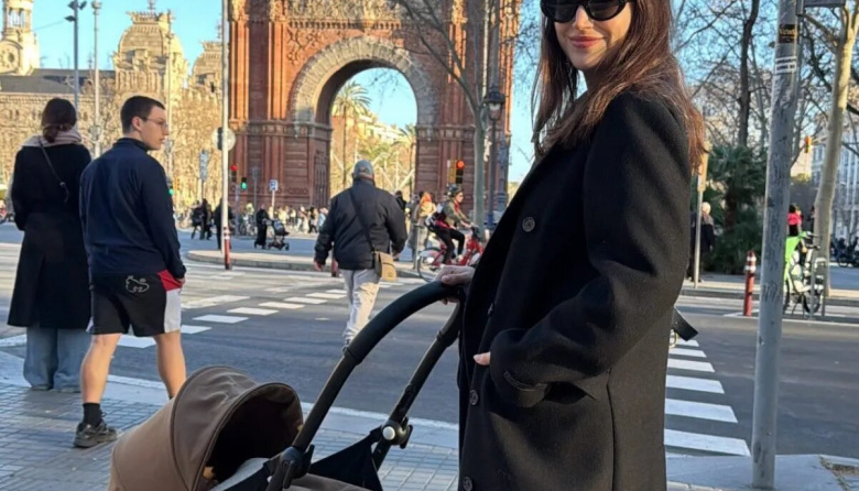 Úrsula Corberó compartió la primera foto junto a su bebé: “Soy mami”