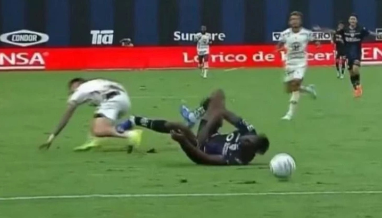 La brutal patada de un argentino que dejó a su rival con una fractura expuesta en Ecuador