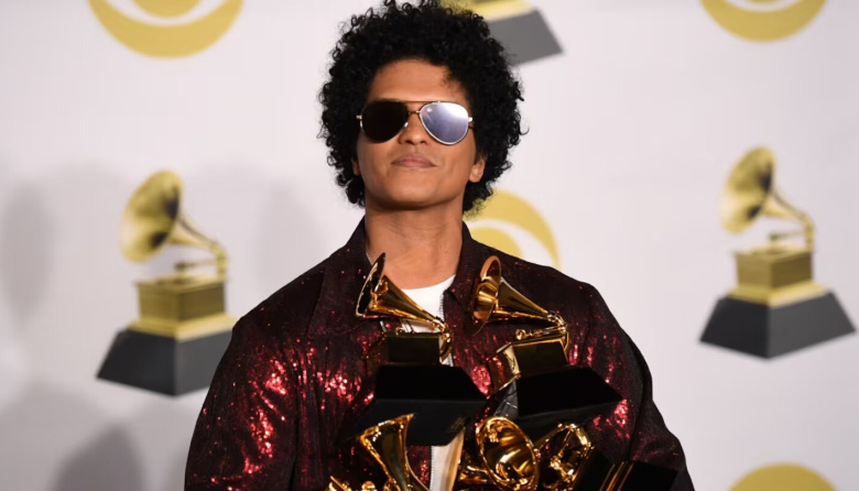 El nuevo disco de Bruno Mars debutó en el primer lugar de Billboard