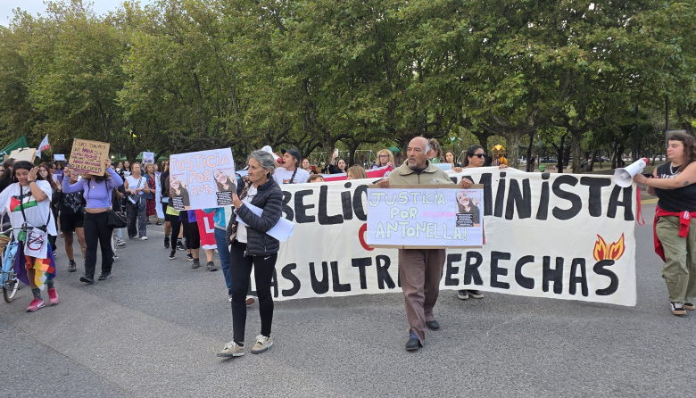 Necochea marchó por el 8M: reclamos contra la violencia y un pedido de justicia que conmovió a la ciudad