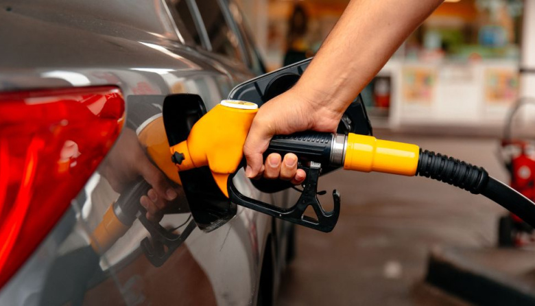 La nafta no para de subir y Argentina ya tiene uno de los combustibles más caros del continente