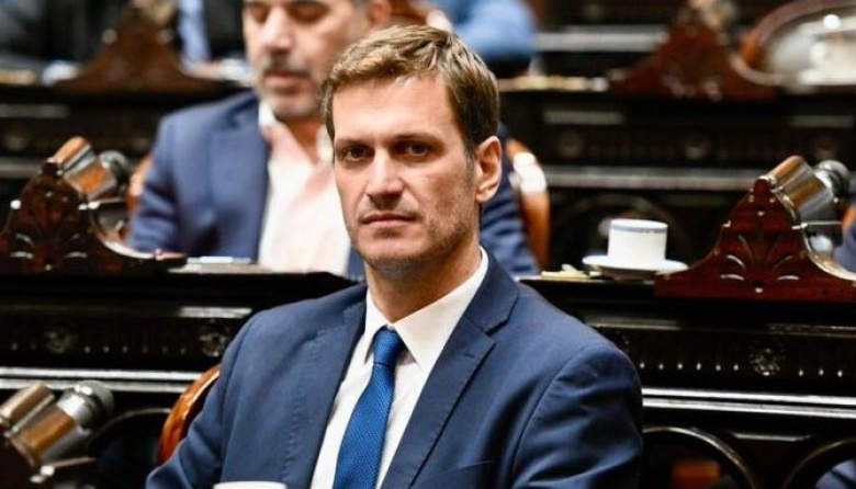 Diputado del PRO se compró un rifle y lo mandó a su despacho en el Congreso