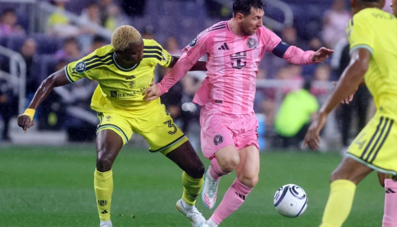 Messi alcanza los 900 goles y supera a Ronaldo: el recorrido de su récord