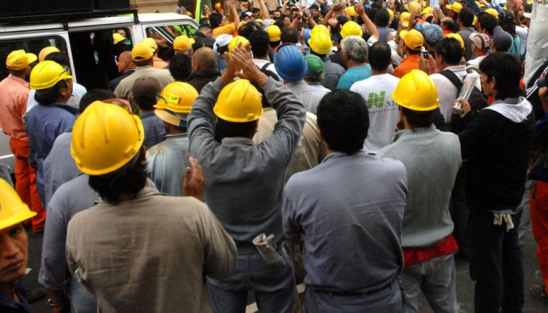 Ya hay 2 millones de desocupados y el trabajo en negro alcanza al 43% en Argentina