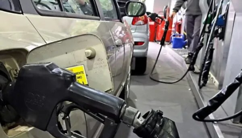 La nafta superó los 2.000 pesos el litro y empuja la inflación