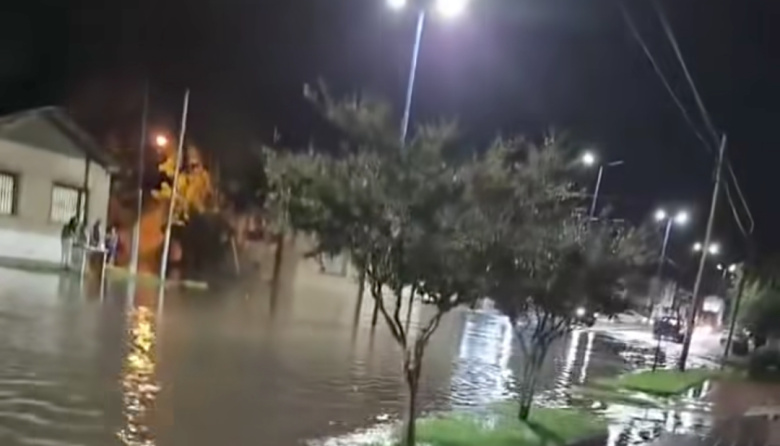 ¡Alerta Naranja y ciudad al límite! El temporal no da tregua en Necochea