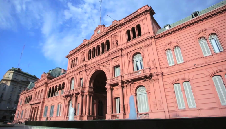 El Gobierno debate adelantar las presidenciales 2027 en medio de la crisis