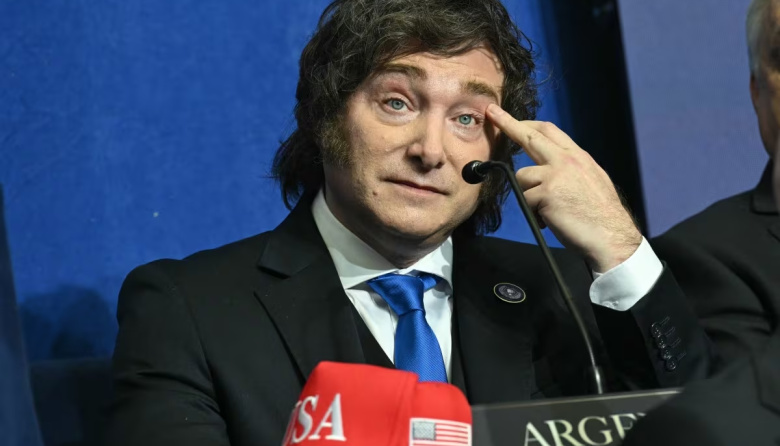 Nueva encuesta: La popularidad de Milei en picada mientras sufre el bolsillo