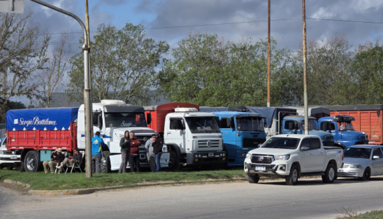 Paro de transportistas complica la logística en plena cosecha