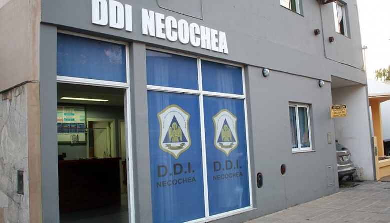 Amenazas de tiroteos escolares en Necochea: La DDI allanó domicilios y procesó a un menor