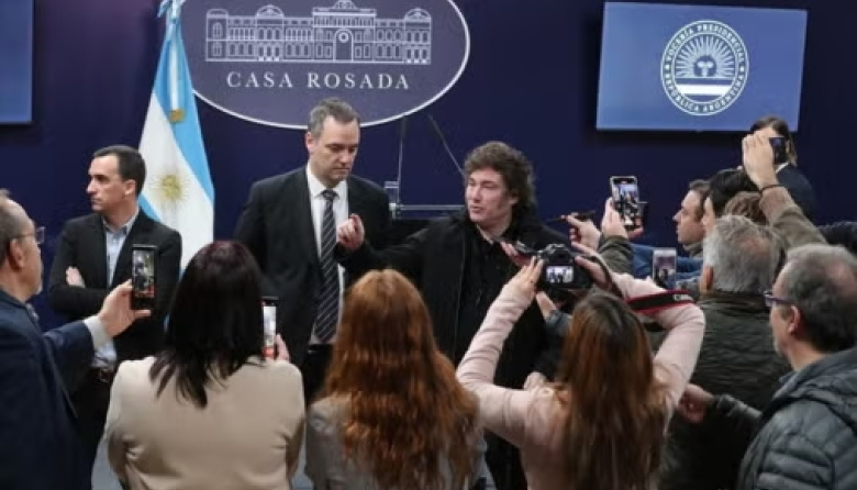 El Gobierno prohibió el ingreso de toda la prensa a la Casa Rosada tras un informe de TN