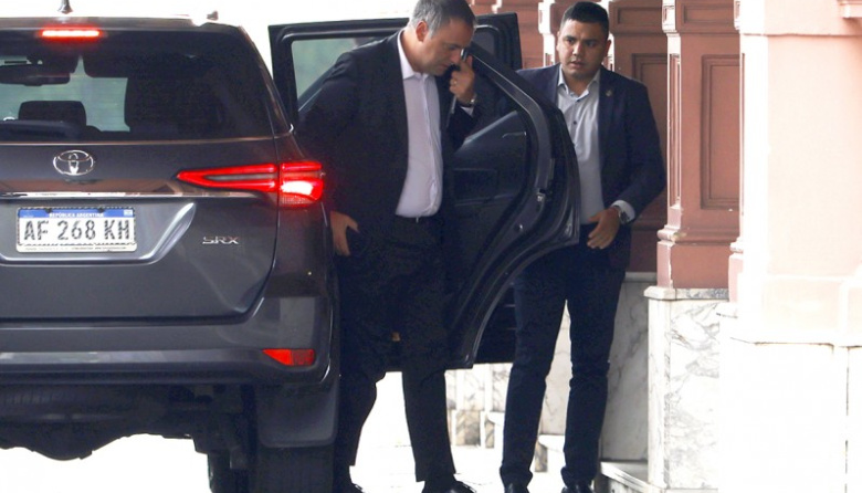 Caputo presiona por la salida de Adorni y suena Martín Menem para reemplazarlo