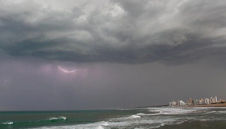 Alerta por lluvias y tormentas fuertes durante todo el miércoles en Necochea y Quequén