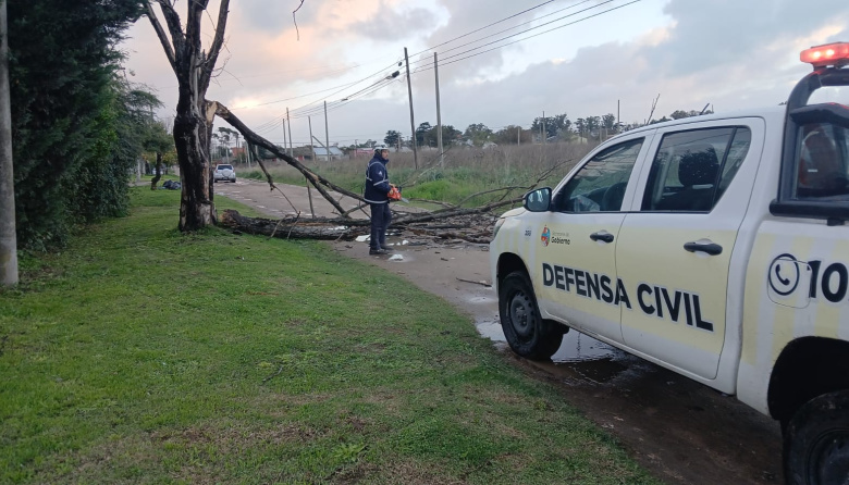 Viernes complicado en Necochea y Quequén: lluvia, viento fuerte y ráfagas de casi 100 km/h por la noche