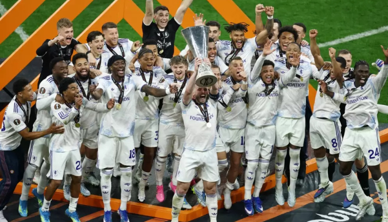 Con "Dibu" Martínez y un Buendía brillante, Aston Villa se coronó campeón de la Europa League en Estambul