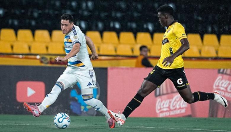 Boca perdió ante Barcelona en una cancha inundada y complicó su futuro