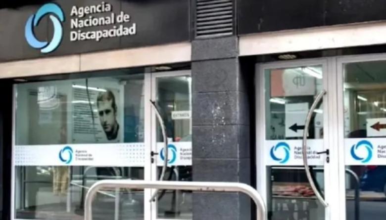 Escándalo por sobreprecios en ANDIS: Pagaron sillas de ruedas un 4000% más caras