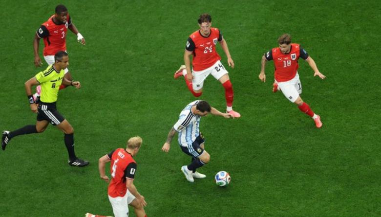 Messi brilló con un doblete y Argentina ya está en los 16avos de final del Mundial