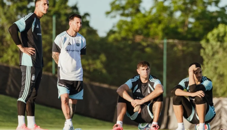Scaloni reservó a cuatro jugadores ante posibles bajas antes del debut
