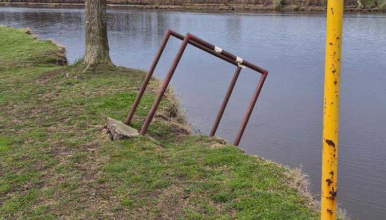 Advierten por graves desmoronamientos en el "Paseo de la Rivera" y solicitan obras urgentes