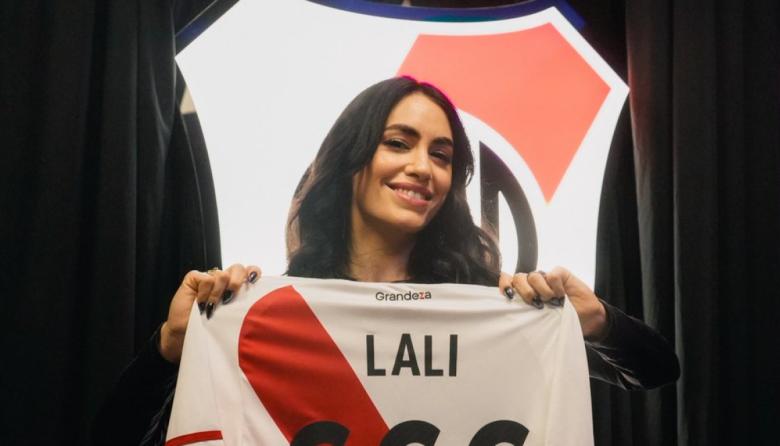 Lali homenajeó al Indio Solari y desató el pogo en el Monumental