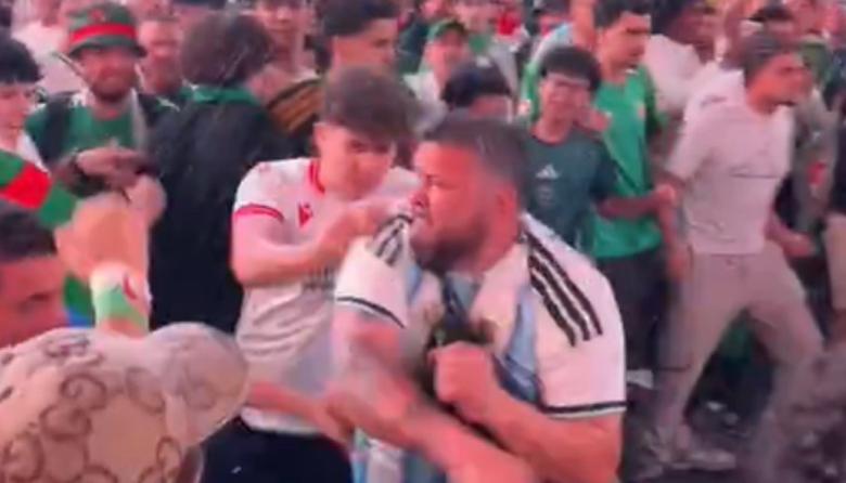 Hinchas argentinos y argelinos protagonizaron incidentes en Times Square