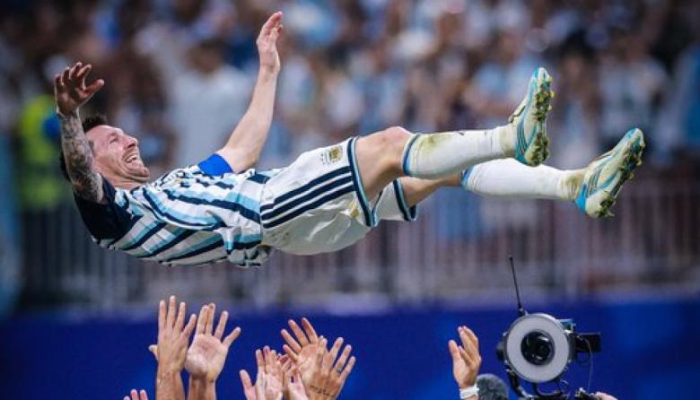 Argentina revivió de las cenizas, le dio vuelta un partido de locos a Egipto y sigue en carrera