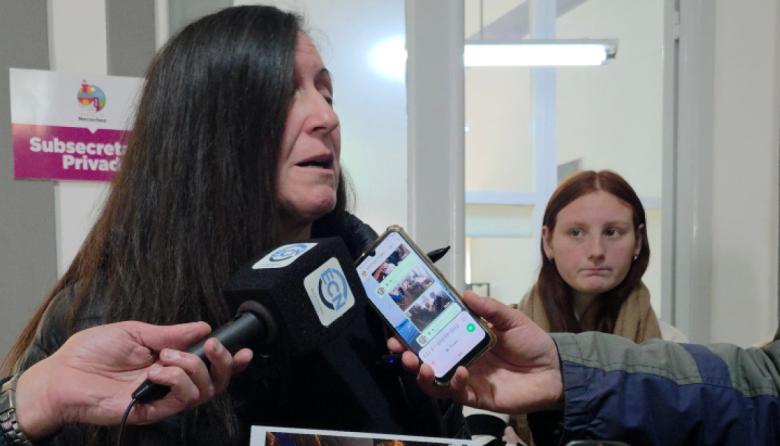La mamá de Anita le entregó 25.000 firmas a Katopodis para hacer la ruta 88