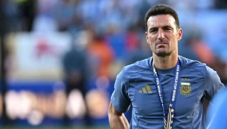 Scaloni despejó dudas sobre la bandera de Malvinas y confirmó que dirigirá hasta fin de año