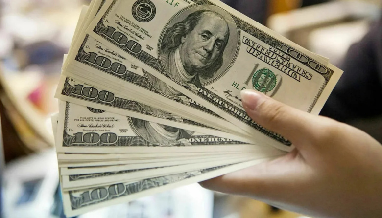 El dólar blue llegó a $1.545 y el oficial marcó un nuevo máximo nominal