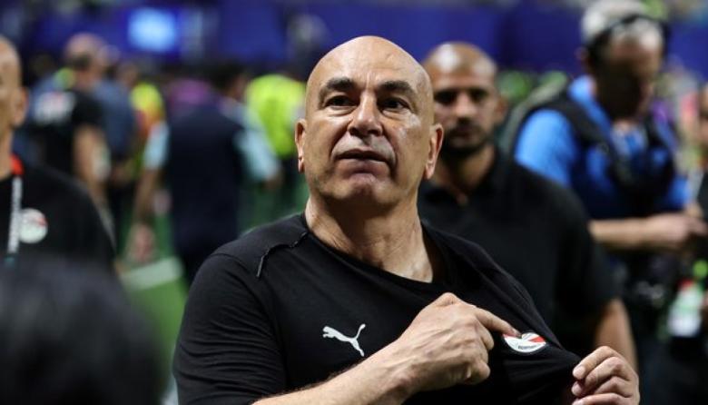 El DT de Egipto explotó contra Argentina, denunció un "partido amañado" y apuntó contra Messi