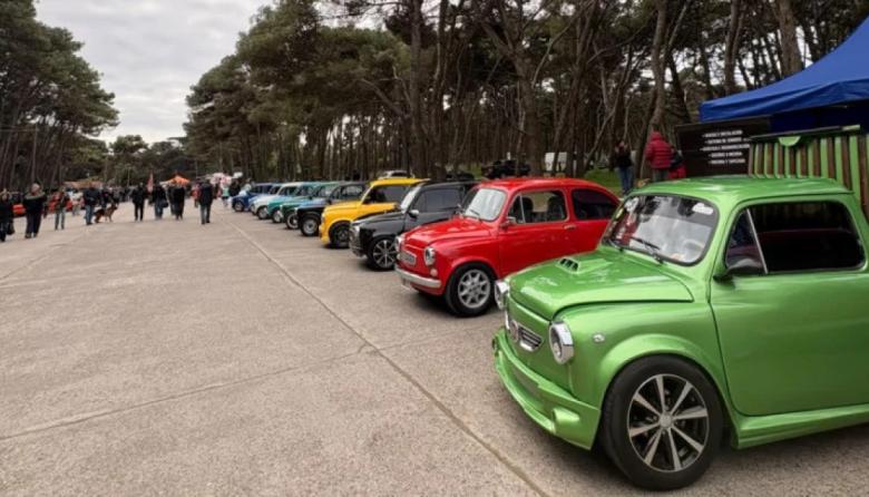 El Car Show colmó la avenida Pinolandia con más de 100 vehículos