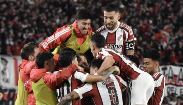 River cortó la racha negra, venció 2-0 a Argentinos Juniors y sumó sus primeros puntos en el Clausura