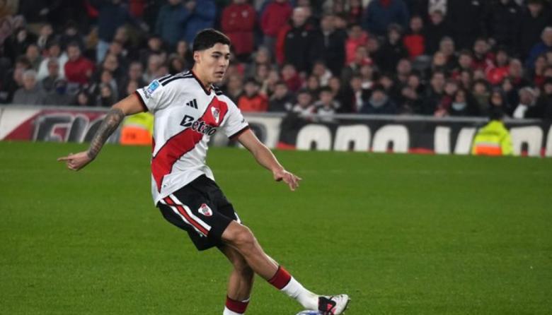 River dejó escapar una ventaja de dos goles e igualó 2-2 con Vélez en el Monumental