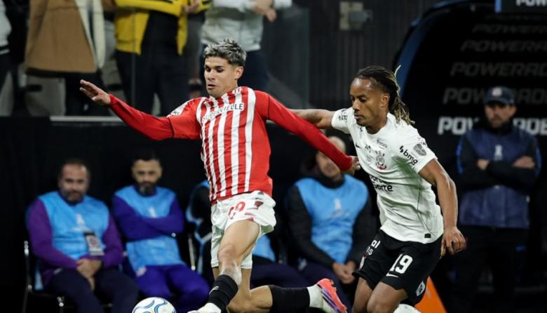 Estudiantes venció a Corinthians sobre la hora y se metió en semifinales de la Copa Libertadores