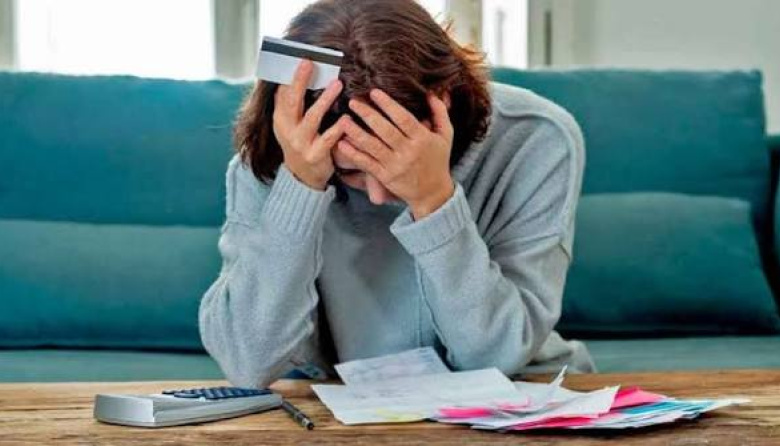 El 75% de los hogares debió recortar gastos y el 59% cree que el país empeoró con Milei