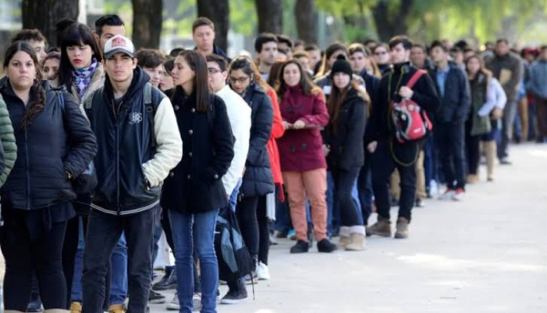 El desempleo subió al 7,9% en el segundo trimestre y crece la informalidad laboral