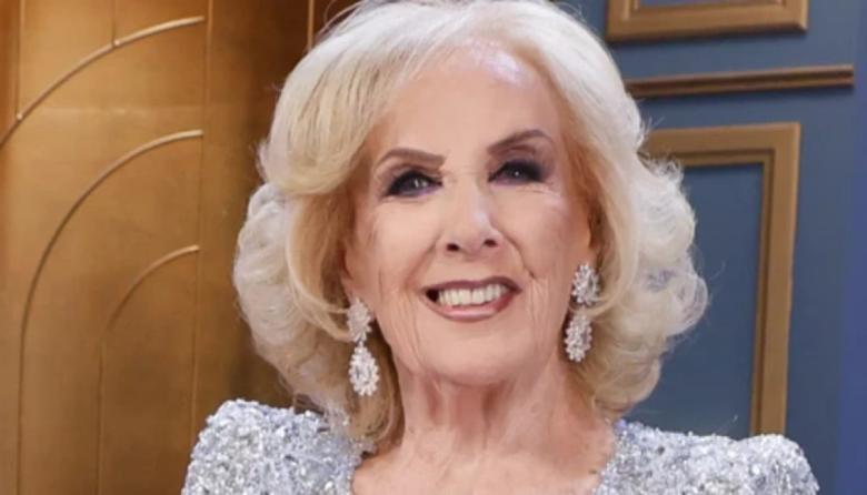 Mirtha Legrand evoluciona en una habitación común tras su internación por neumonía y recibió la visita de su familia