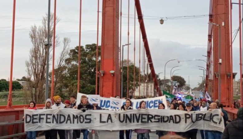 El ajuste del Gobierno Nacional y un apagón educactivo con réplica en las calles de Necochea