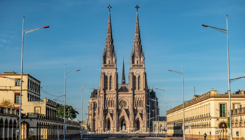 El Vaticano le da luz verde al tour latino y Luján se convierte en la trinchera papal