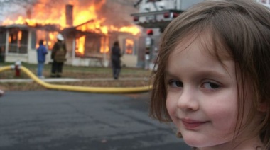 La niña "Disaster girl" vendió el meme por casi medio millón de dólares