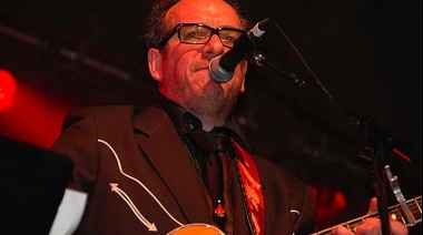 Fito Páez, Drexler y Juanes versionaron "This Year's Model" con el apoyo del propio Costello