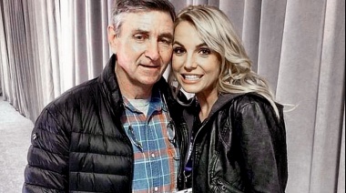 El padre de Britney Spears aceptó renunciar como tutor legal de su patrimonio