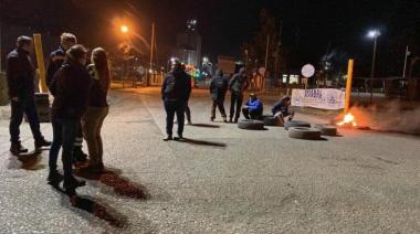 Aceiteros piden mejoras salariales con una manifestación frente a Renova