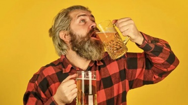 ¿Por qué no deberías beber alcohol antes de dormir?